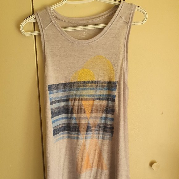 Abstract grey tank - Picture 1 of 4